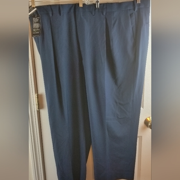 HAGGAR PREMIUM COMFORT DRESS PANT - Picture 3 of 4